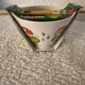 Grinch soup bowl nwt